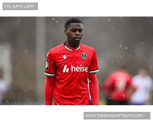 德转消息：汉诺威小将阿塞科引多队关注拜仁可250万欧回购